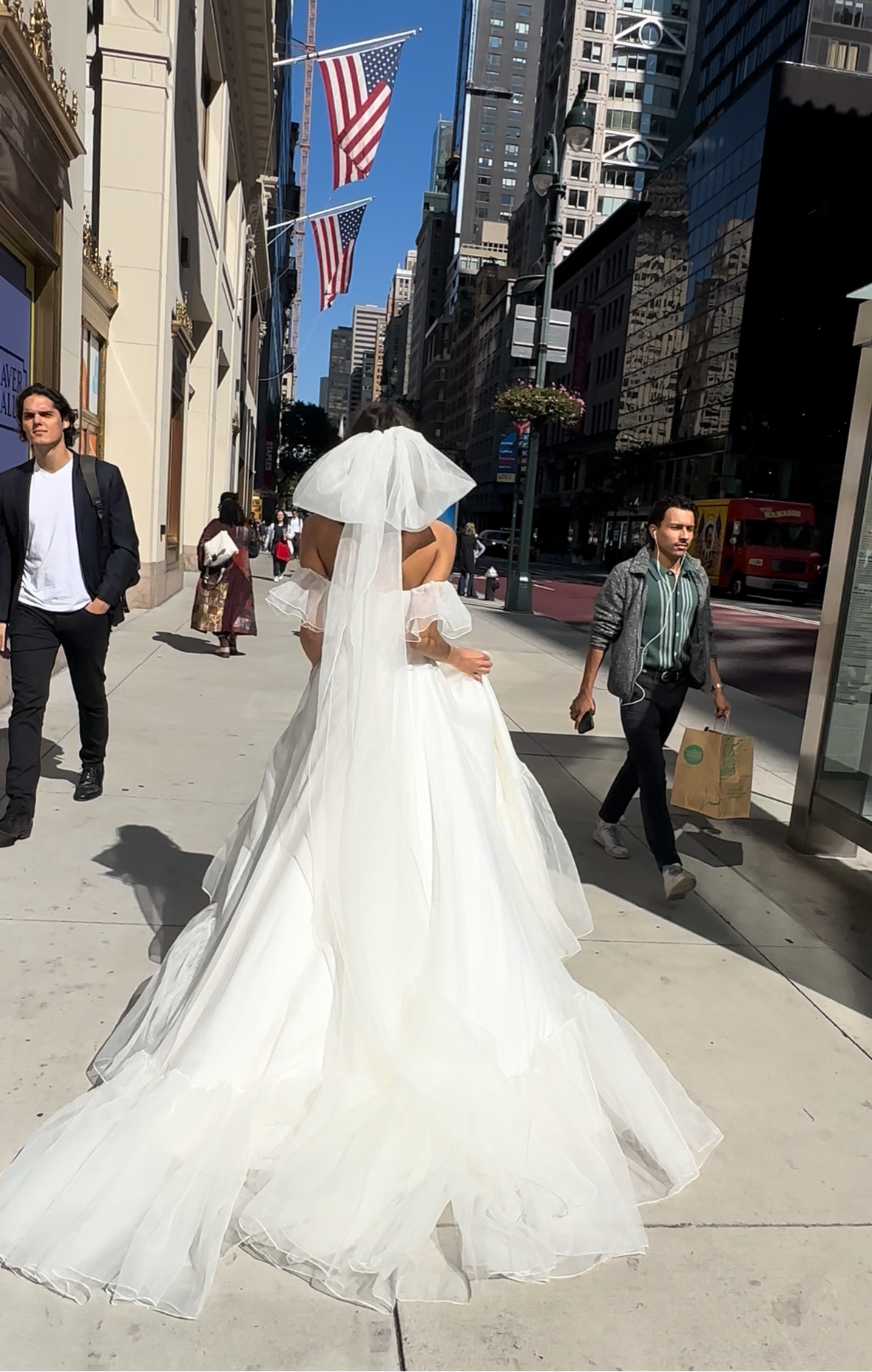 Oversized organza bow veil