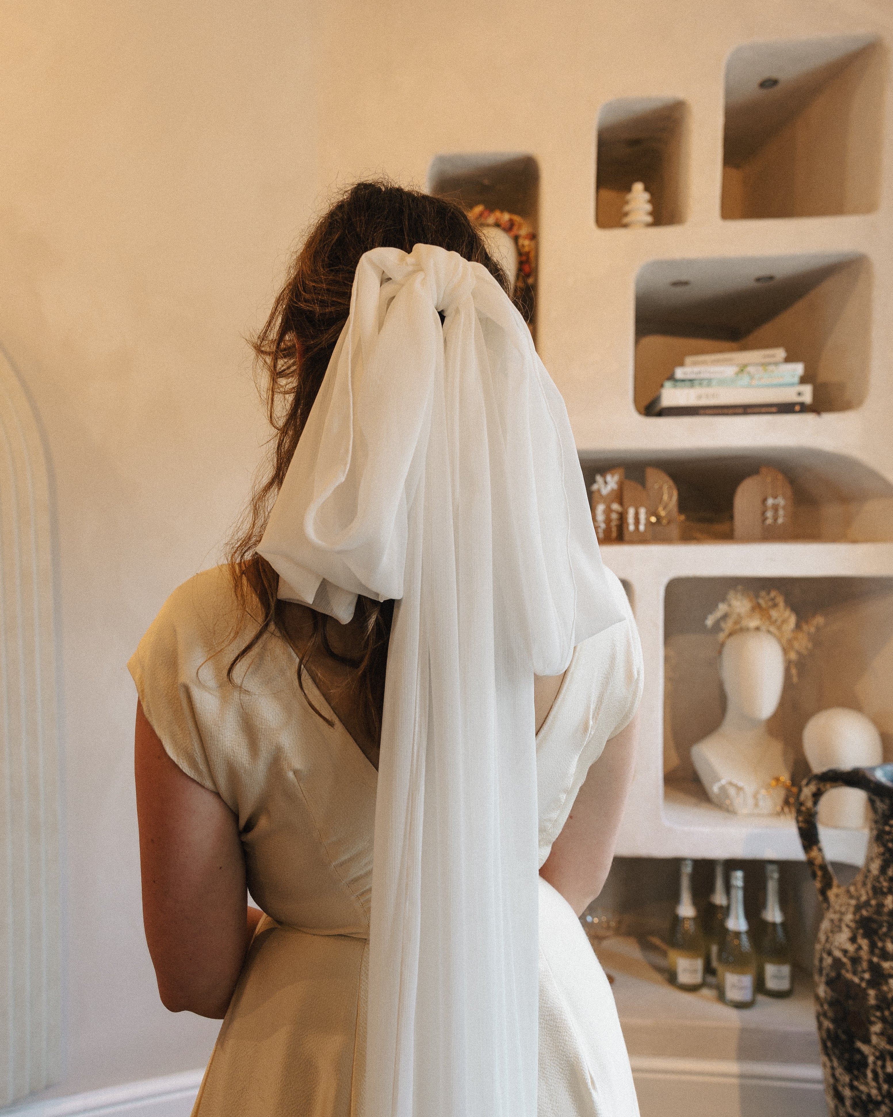 Crinkle chiffon bow veil