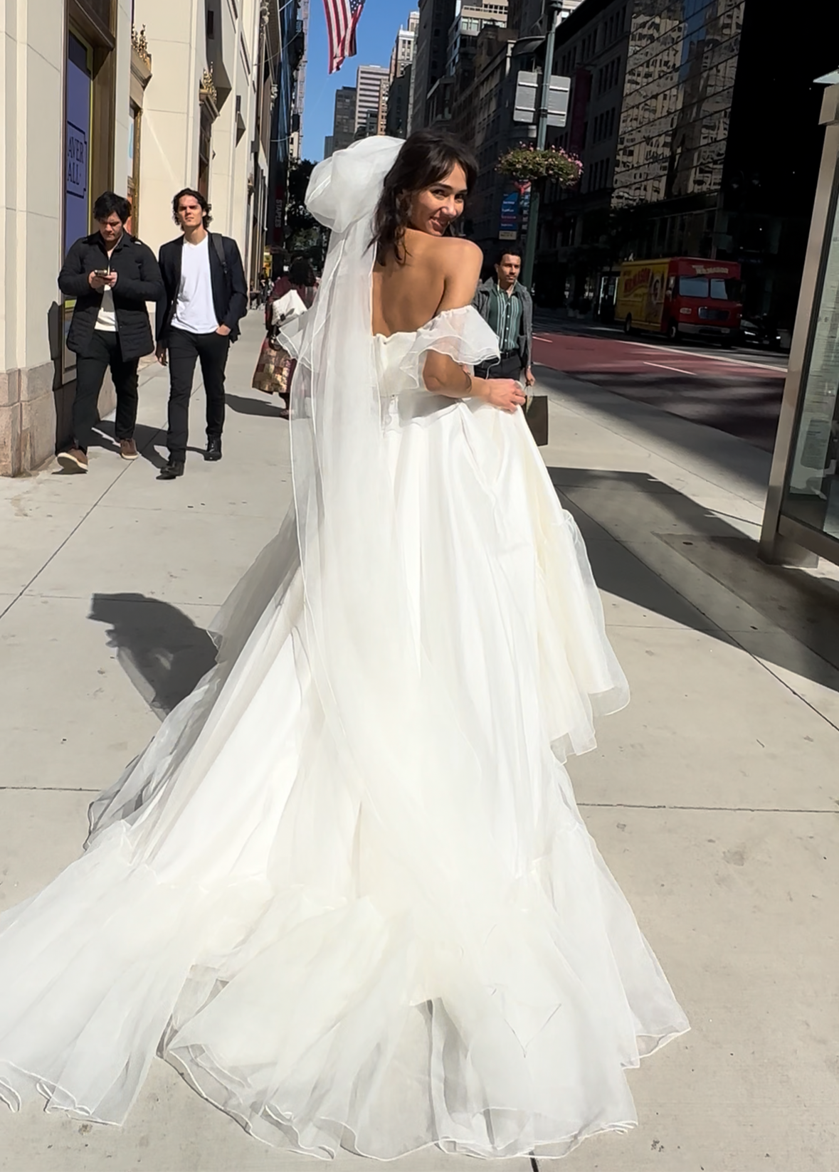 Oversized organza bow veil